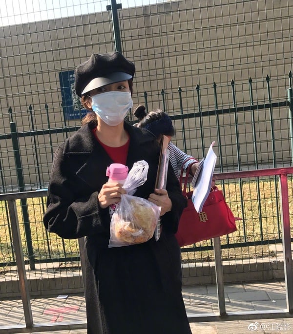 《三十而已》江疏影冷白皮無敵，童瑤、關曉彤同框都遭爆擊！江疏影美白保養4重點公開