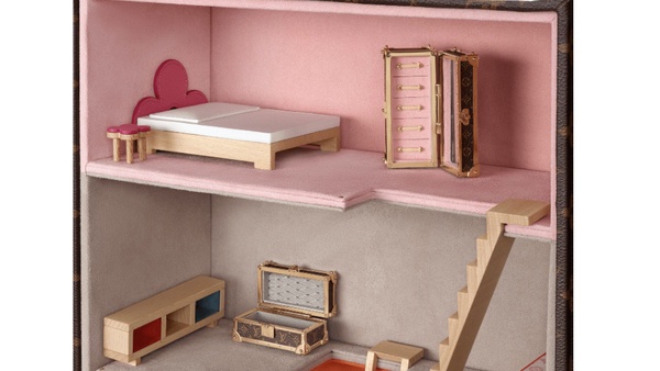 LV極致奢華「玩具娃娃屋」登場!滿版經典老花製成微型傢俱,根本是史上最高級玩具屋~