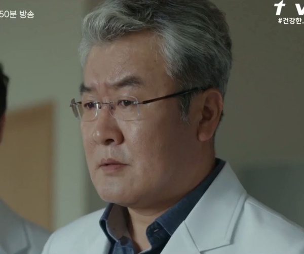 《惡之花》網友劇情討論:賢秀是怎麼變成白熙成的?