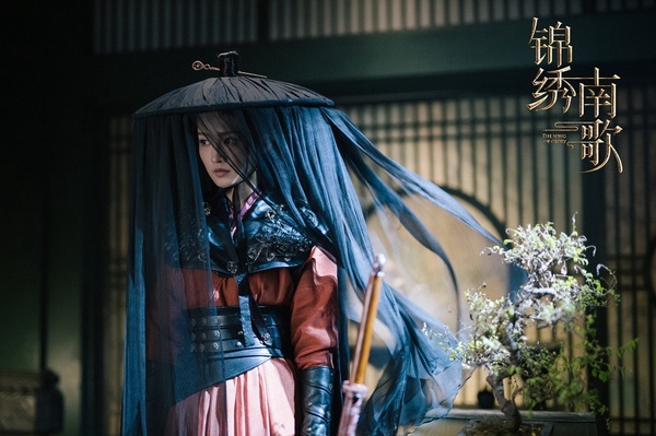 《錦繡南歌》開放式結局全網矇！回顧李沁12套古裝造型，黑衣俠女到后宮寵妃都美成仙女