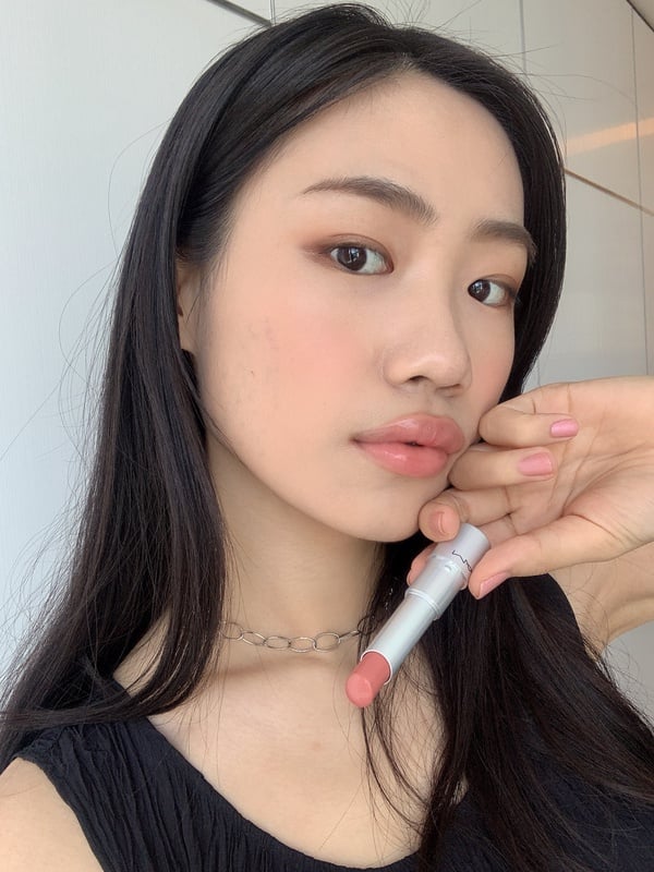韓彩妝師推薦男星愛用「偽素顏唇膏」！NARS一抹超嫩，妮維雅潤唇膏宋旻浩也愛用
