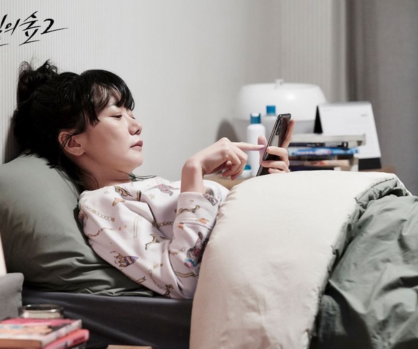Netflix《秘密森林2》曹承佑&裴斗娜「柯南體質」再現，第1集就有隱藏彩蛋！