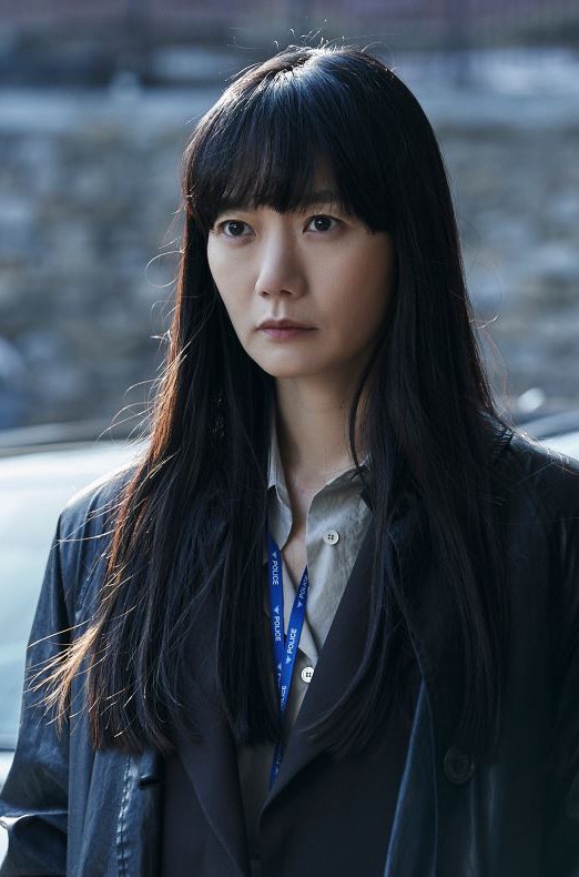 Netflix《秘密森林2》曹承佑&裴斗娜「柯南體質」再現，第1集就有隱藏彩蛋！