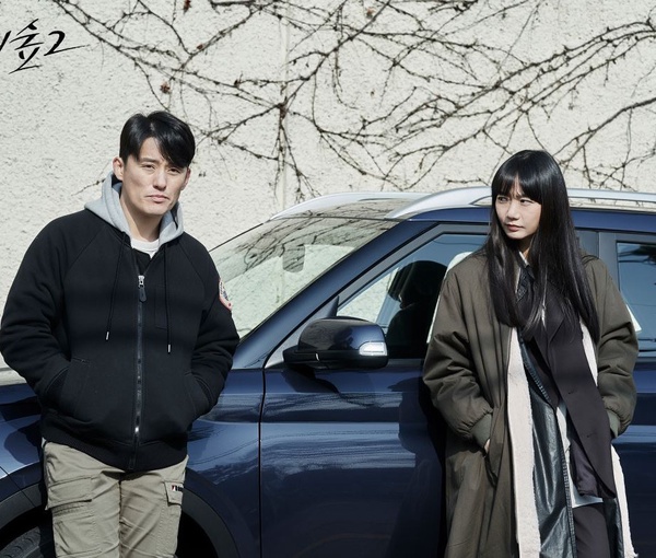 《秘密森林2》曹承佑&amp;裴斗娜發揮「柯南體質」，死亡案件藏陰謀！