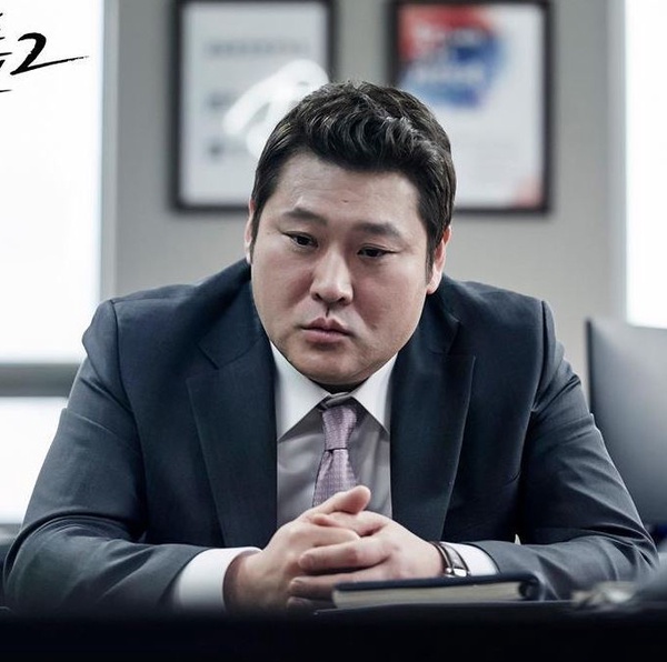 Netflix《秘密森林2》曹承佑&裴斗娜「柯南體質」再現，第1集就有隱藏彩蛋！