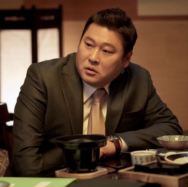 Netflix《秘密森林2》曹承佑&裴斗娜「柯南體質」再現，第1集就有隱藏彩蛋！
