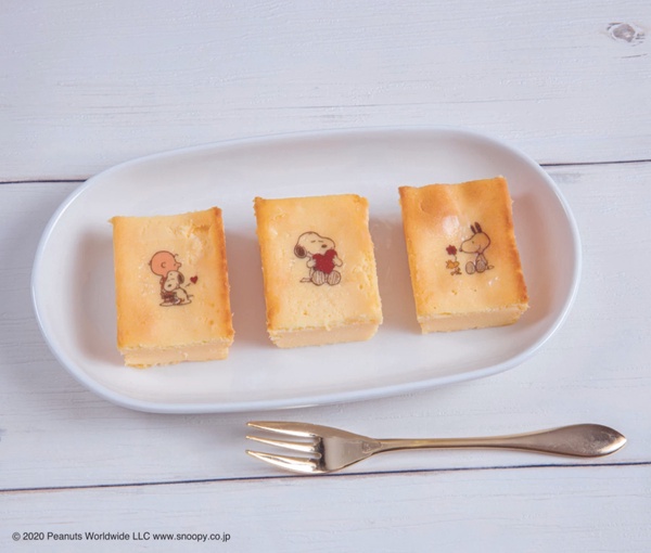 PEANUTS推出超萌「史努比食用貼紙」，簡單步驟貼上食物，在家就能馬上吃到史努比餐點