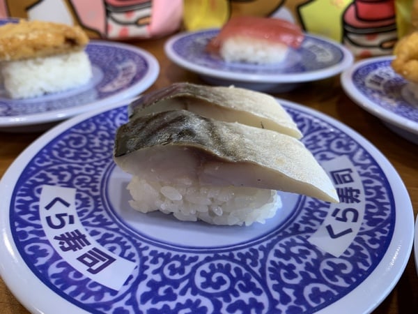 這次不用扭，拉拉熊直接送！藏壽司拉拉熊旋風又一波，獨家拉拉熊造型玩偶、提袋這裡送