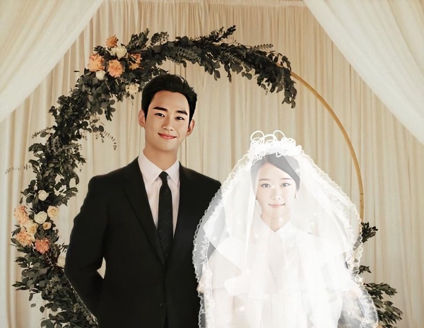 《雖然是精神病但沒關係》網友神P圖1:鋼太&文英結婚照
