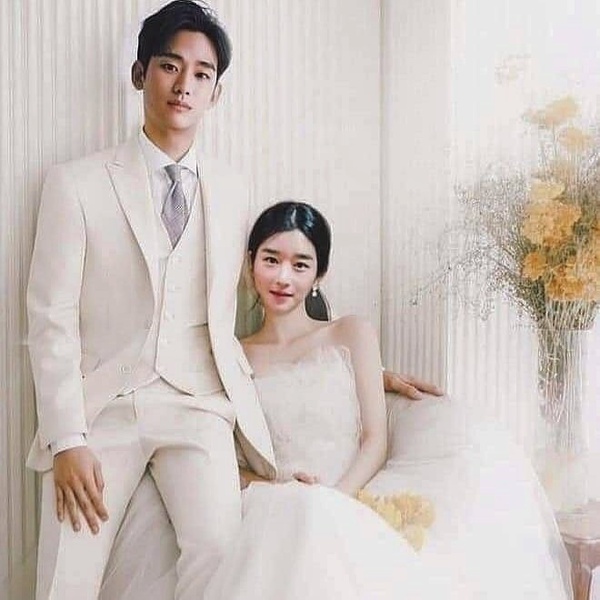 《雖然是精神病但沒關係》網友神P圖1:鋼太&文英結婚照