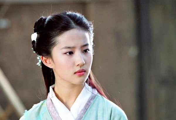 《琉璃》女主造型被嫌醜！9個古裝同款「婢女頭」，趙麗穎萌、趙露思可愛，熱巴有點雷