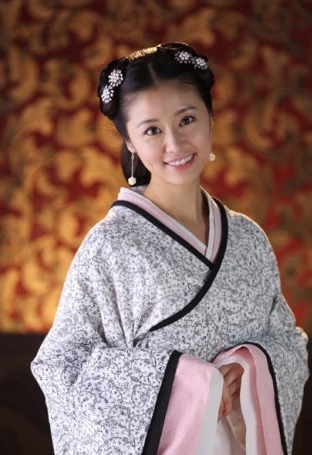 《琉璃》女主造型被嫌醜！9個古裝同款「婢女頭」，趙麗穎萌、趙露思可愛，熱巴有點雷