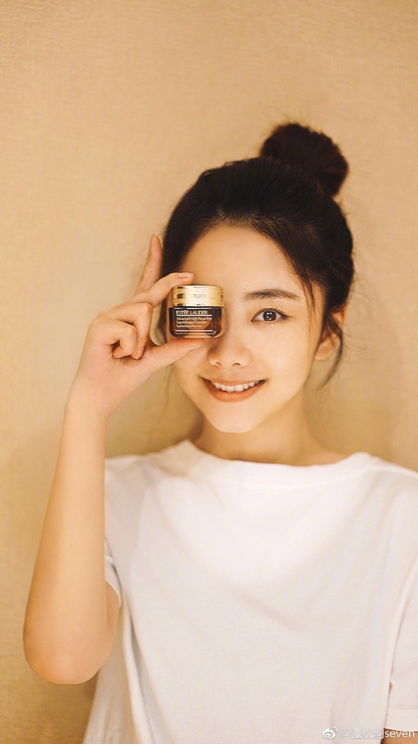 譚松韻《以家人之名》保養太好！譚松韻30歲狀態比少女嫩，同框宋威龍像個小妹妹！