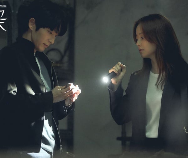 《惡之花》文彩元從小美到大！學生舊照神似林秀晶&太妍，曾和文瑾瑩獲「最佳情侶獎」