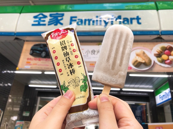 鮮芋仙登陸全家！全家便利商店推「鮮芋仙招牌仙草冰棒」，芋頭尬仙草超爽快！