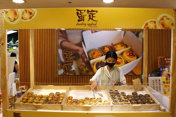 超夯的「256層蛋塔」來台北了！台中必買的「蛋定蛋塔」，酥脆外皮蛋塔控必吃