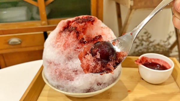 這碗冰有點猛！点氷室推「冰什麼鬼」創意符咒冰，莓果+巨峰葡萄打造消暑刨冰