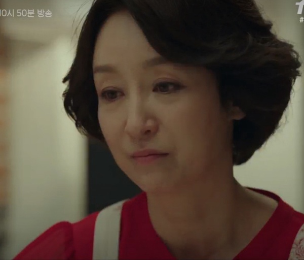 《惡之花》女兒大口吃播太療鬱!連奶奶也被攻略啦!