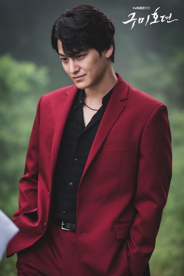 李棟旭tvN韓劇《九尾狐傳》劇照公開!10月接棒《惡之花》,韓劇首位男性九尾狐登場!