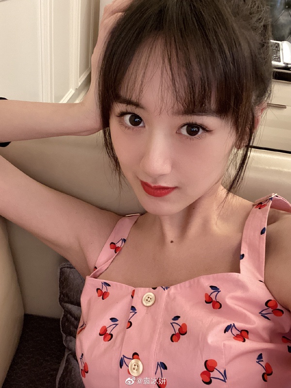 右滑圖片~看袁冰妍愛用香水公開!