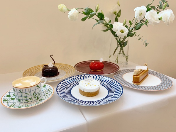 用愛馬仕餐盤吃甜點！台中「The Cafe Deco & Risograph Museum」就像在美術館裡吃甜點