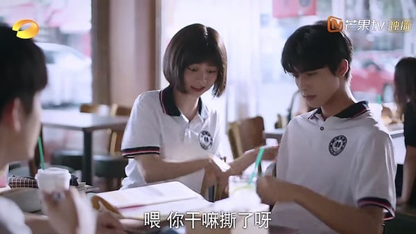 《以家人之名》隱藏10個凌霄喜歡李尖尖的細節！撕情書、不准早戀，凌霄九年前就求婚了