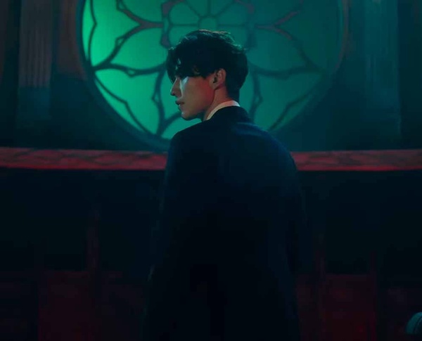 《九尾狐傳》最新預告公開!李棟旭誘惑拉領帶,「異色瞳孔」好邪魅