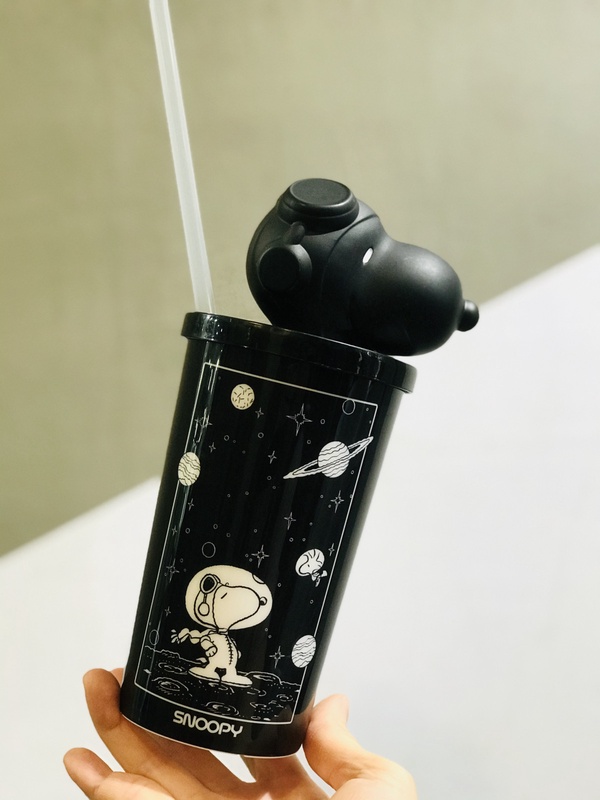 1011 SIP TEA「暗黑史努比造型3D杯」開賣！炫黑色調+啞金色點綴，史努比粉必入手珍藏