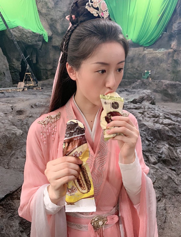 《琉璃》褚璇璣皮膚白似雪！袁冰妍保養秘訣公開，5招黑肉底也變《琉璃》女主的冷白皮