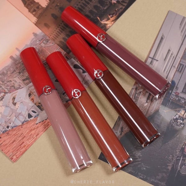 GIORGIO ARMANI新品「日落色唇膏」美翻！小紅帽唇膏、紅管唇釉都有絕美MLBB夕陽新色