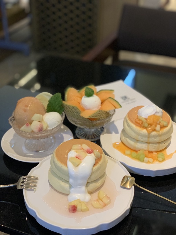 夏季限定水蜜桃鬆餅太誘人!人氣「椿 Tsubaki Salon」推期間限定哈密瓜、水蜜桃鬆餅!