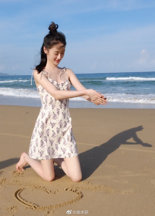 《琉璃》女主時裝比古裝美!袁冰妍穿搭5技巧