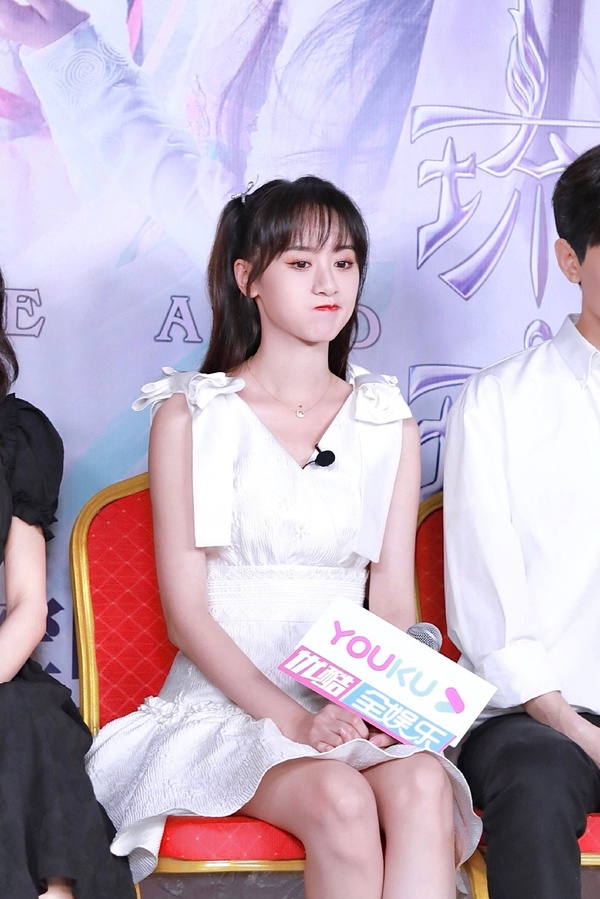 《琉璃》女主時裝比古裝美!袁冰妍穿搭5技巧