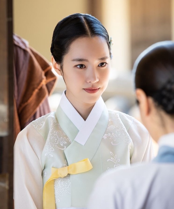 《揀擇－女人們的戰爭》恩普的歷史原型：開明、改革的「孝定王妃」