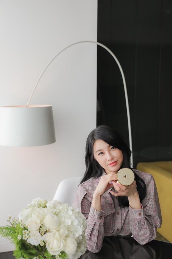 孫瑩瑩43歲無痕保養秘訣揭曉！凍零少女顏靠小棕瓶助攻，孫瑩瑩更獨家傳授告白必勝絕招