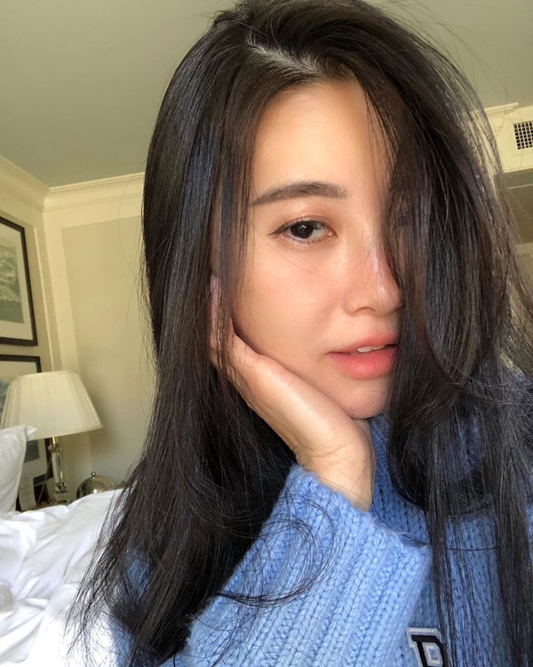 孫瑩瑩43歲無痕保養秘訣揭曉！凍零少女顏靠小棕瓶助攻，孫瑩瑩更獨家傳授告白必勝絕招