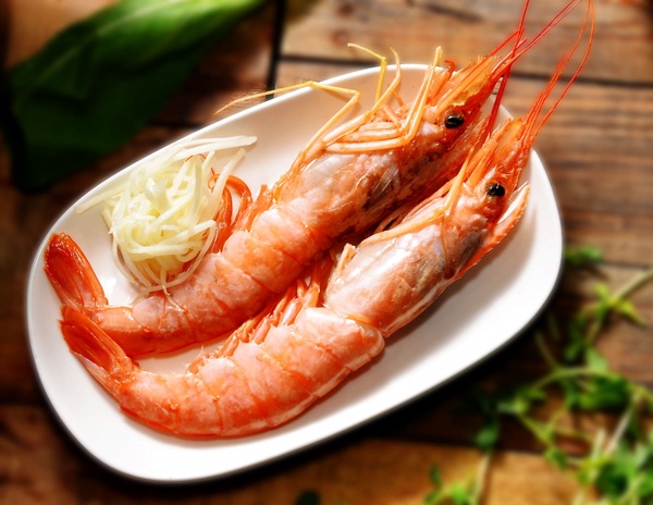 CP值超高的海陸雙主餐！「1+1鍋物」旗艦店登場，美國老饕牛、西班牙松阪豬都吃得到！