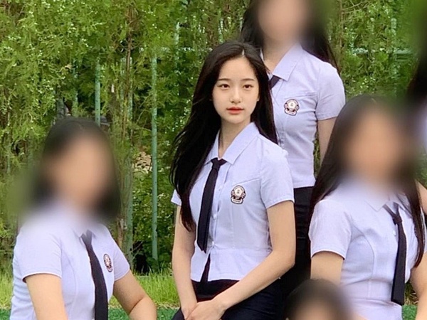 還沒出道就爆紅!金秀賢簽下超正新人女演員,明星臉神似徐睿知、潤娥,校服根本是女神