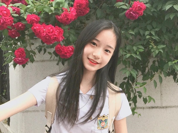 還沒出道就爆紅!金秀賢簽下超正新人女演員,明星臉神似徐睿知、潤娥,校服根本是女神