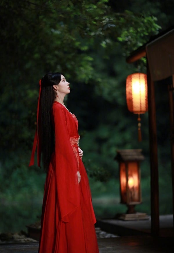 近期古裝劇「紅衣美人」1:陳瑤 飾演《少女大人》蘇瓷