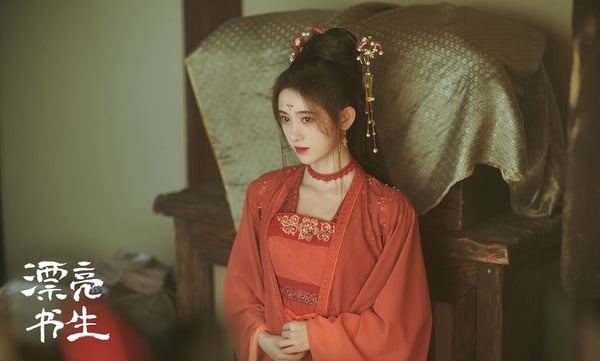近期古裝劇「紅衣美人」2:鞠婧禕 飾演《漂亮書生》雪文曦