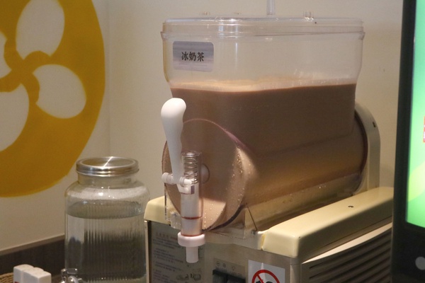 奶茶喝到飽！王品新品牌「町食就是定食」7品套餐，甜點抹茶冰淇淋、黑糖糰子必吃