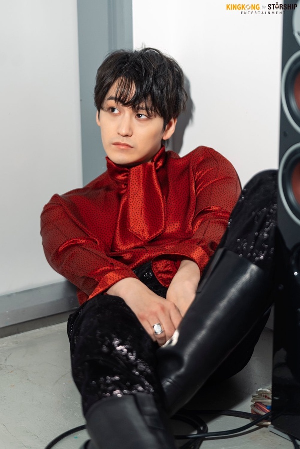 《九尾狐傳》金汎&金容智合體拍畫報!邪魅九尾狐,誘惑力十足!