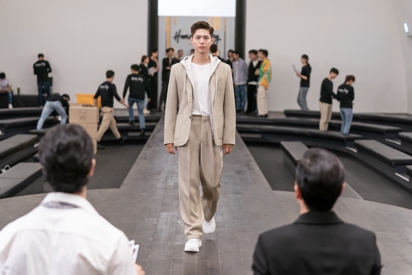 2020九月Netflix片單！羅伯派汀森《神棄之地》，《#Alive》、《青春紀錄》韓劇迷必追