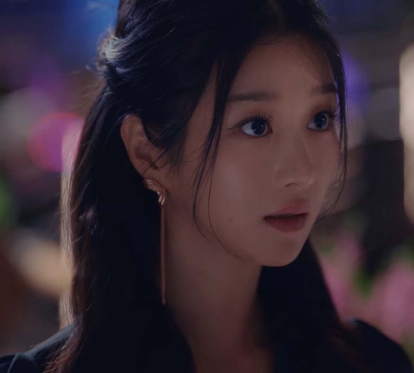 《雖然是精神病但沒關係》徐睿知公主風美圖合集3:公主也愛黑色!花絮金秀賢&徐睿知上演「童話轉圈圈」!