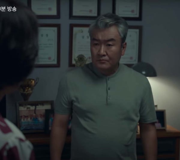 李準基《惡之花》共犯身份揭曉！「共犯」金智勳家庭劇走紅，號稱雕刻美男，全家高顏值
