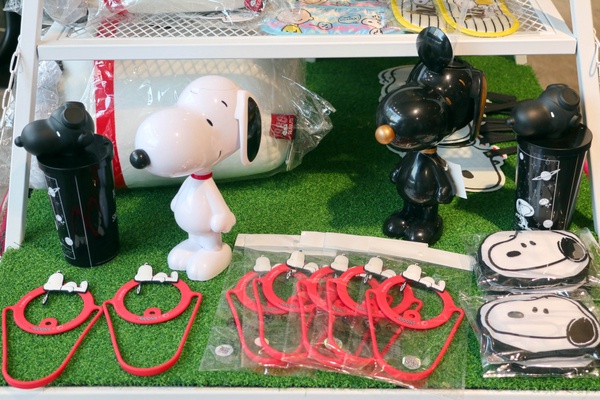 「史努比安全帽」免費贈！限時3週「2% WIP x SNOOPY 快閃店」，消費就送SNOOPY造型扇