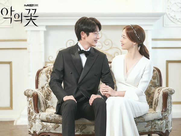 林秀香披白紗點頭嫁？韓劇中女星絕美婚紗照盤點，金泰熙、宋慧喬、孫藝珍根本是女神