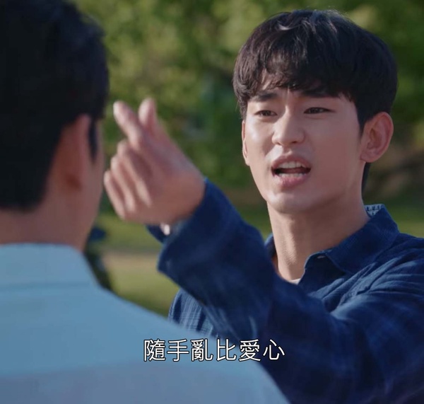 《雖然是精神病但沒關係》金秀賢原創細節！回味失敗之吻、結局抱著哥哥哭，劇本都沒寫