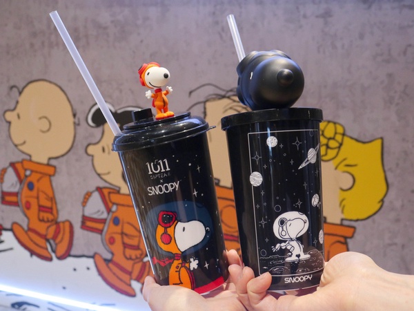 「史努比雙層玻璃杯」回來了！暗黑系列史努比，杯提、冷水壺等，滿滿限量周邊超誘人